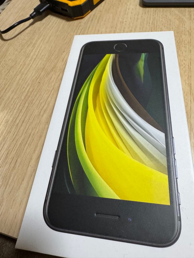 iPhone SE 64GBMHGP3J/ASIMフリーバッテリー81%ブラック