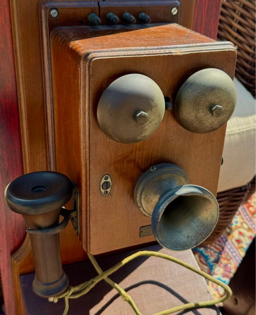 昭和4年製アンティーク電話機 レトロインテリア 木製壁掛け式