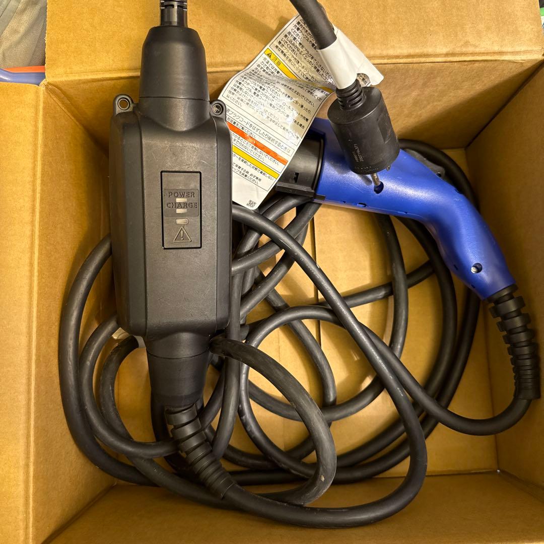 トヨタ　充電器