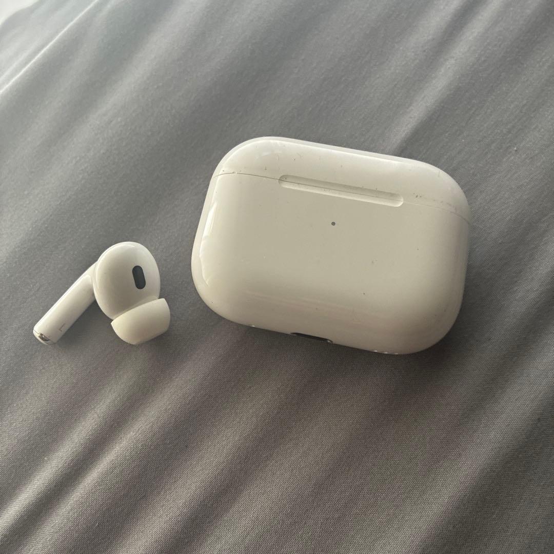 AirPods pro2(Type-C) ケースと左耳