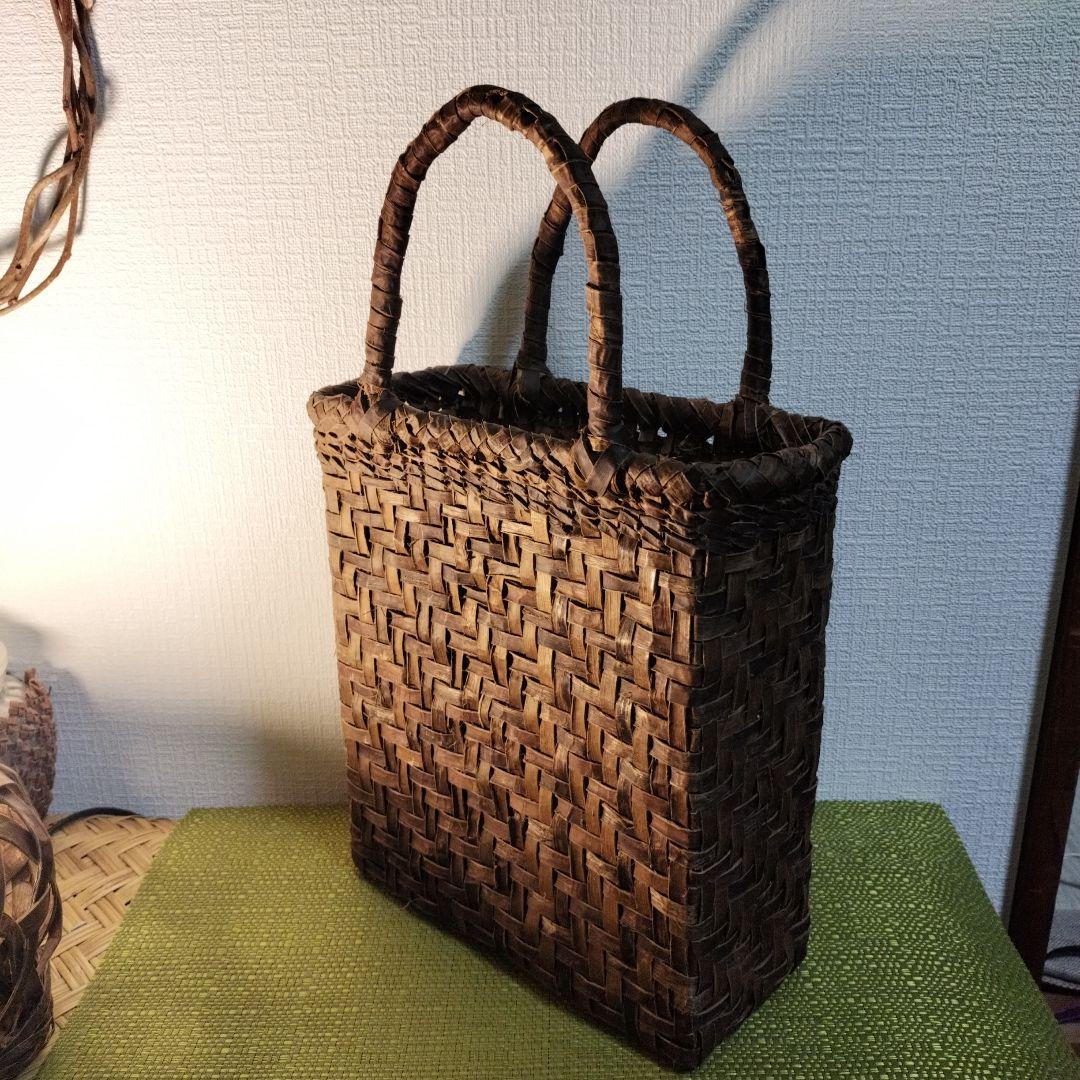 胡桃皮網代編み籠バック