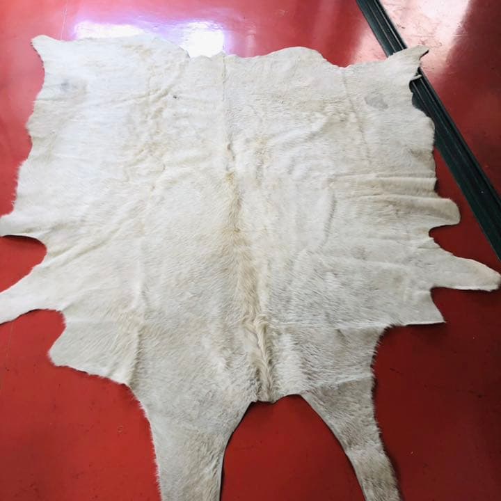 無地ホワイト牛革ラグ 縦270cm横223cm Cowhide Rug
