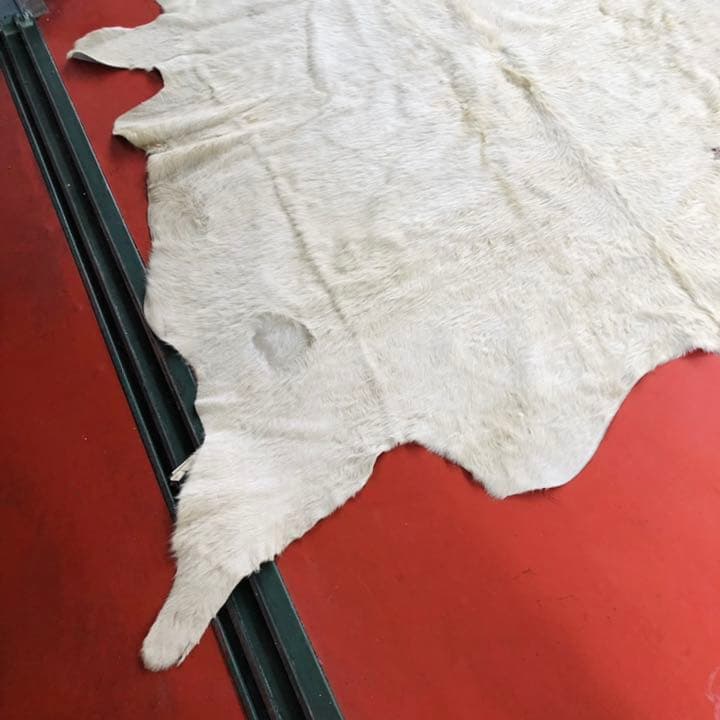 無地ホワイト牛革ラグ 縦270cm横223cm Cowhide Rug
