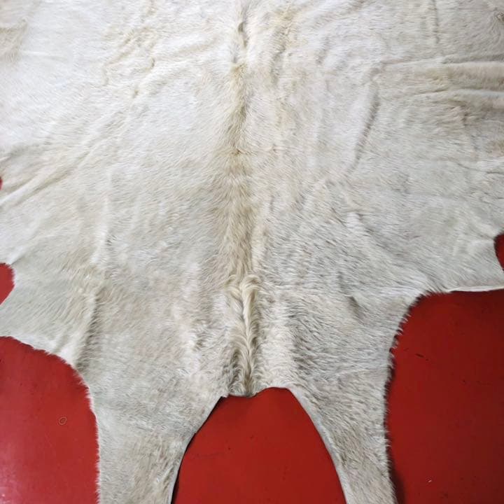 無地ホワイト牛革ラグ 縦270cm横223cm Cowhide Rug
