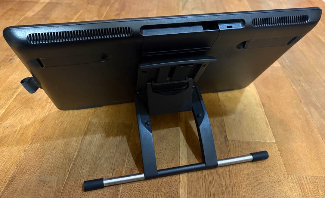 wacom cintiq 16 スタンド付