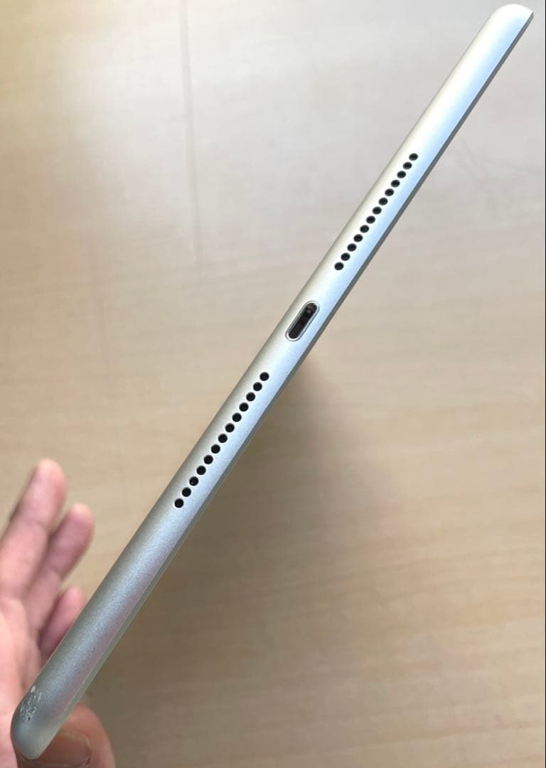 iPad 第7世代　A2197 Wi-Fiモデル　シルバー　32GB 美品