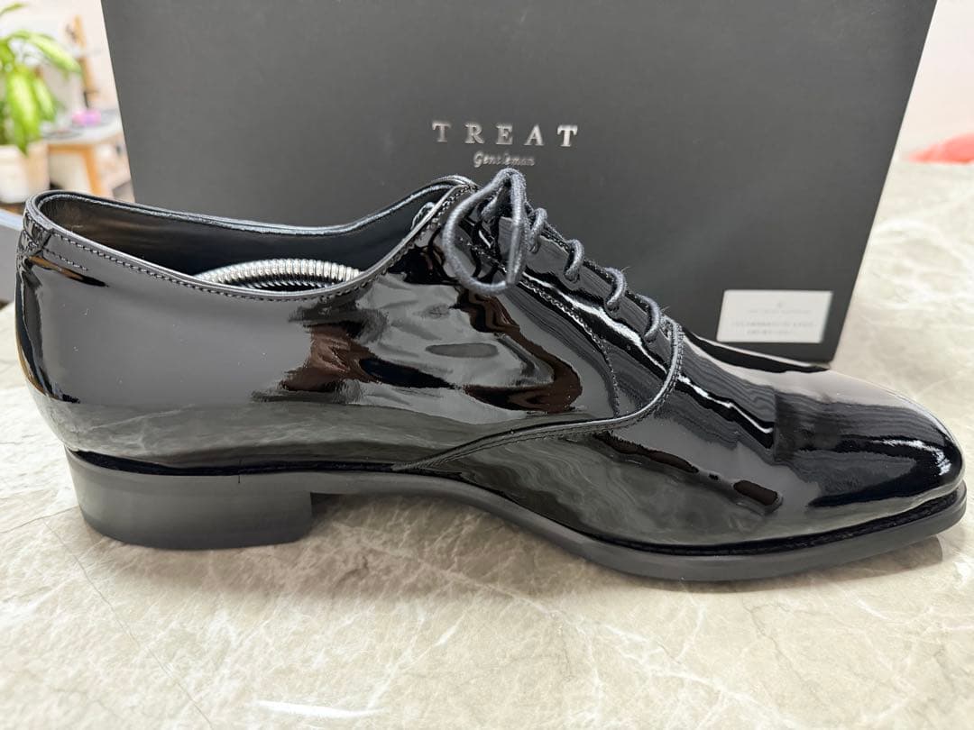 【美品】TREAT ドレスシューズ 黒エナメル ※使用してます