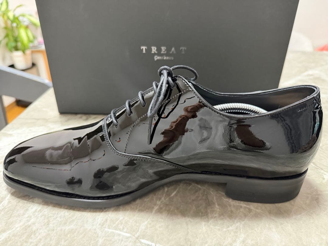 【美品】TREAT ドレスシューズ 黒エナメル ※使用してます