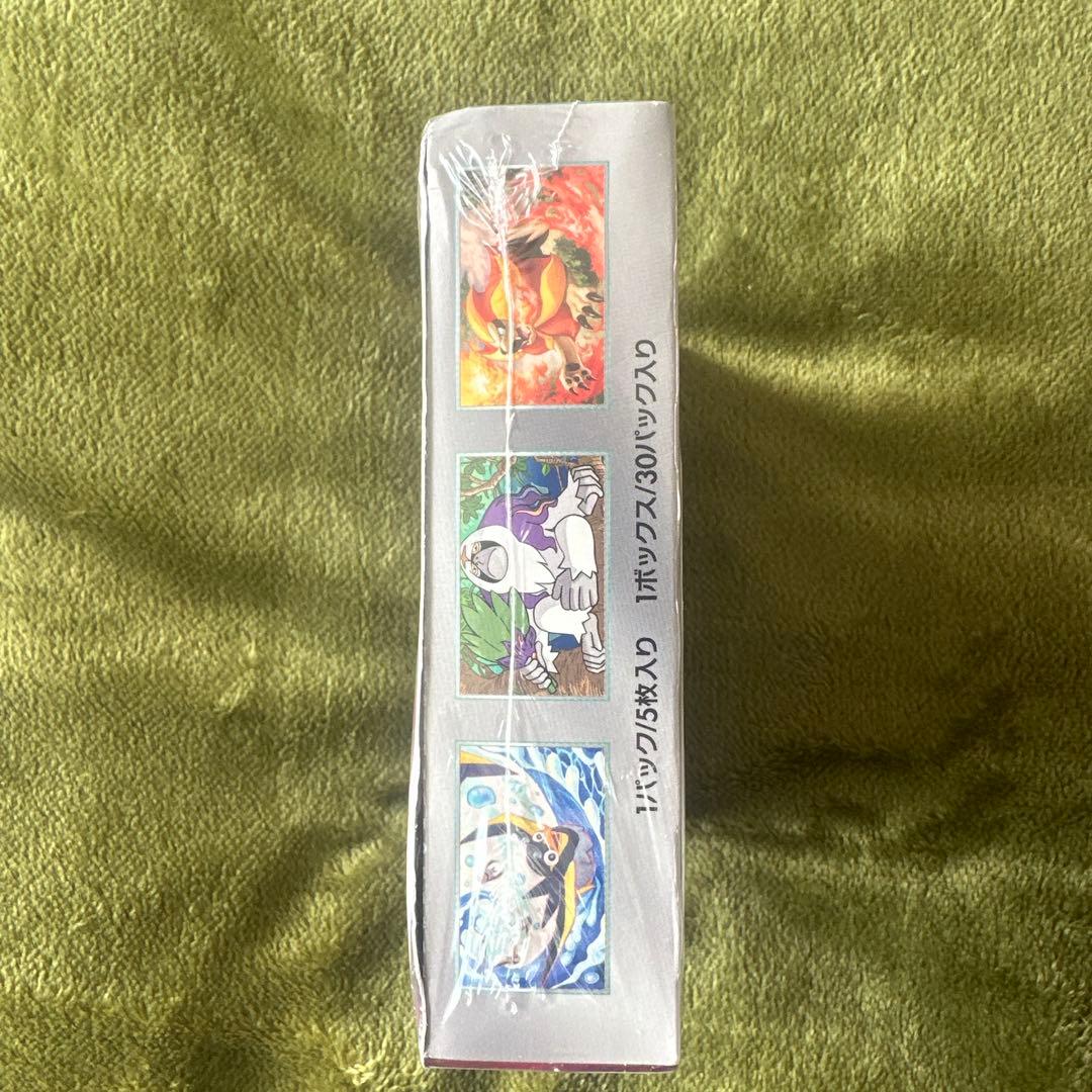 トリプレットビート未開封BOXです。シュリンク付きです。右上に凹みがあります。