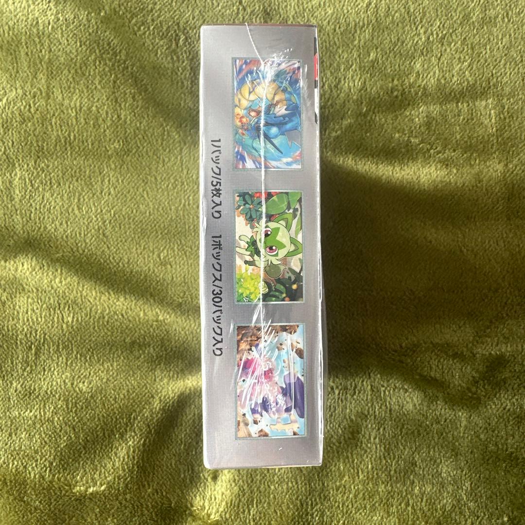 トリプレットビート未開封BOXです。シュリンク付きです。右上に凹みがあります。