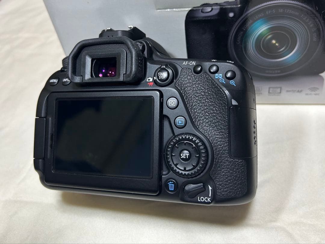 キヤノン EOS 80D EF-S18-135 IS USM 【おまけ付き】