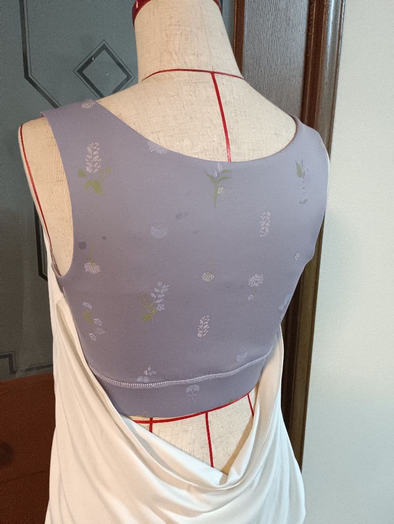 ヘアーバンドおまけ付　試着のみSUKALAフラワーブーケカバータンクトップ　L