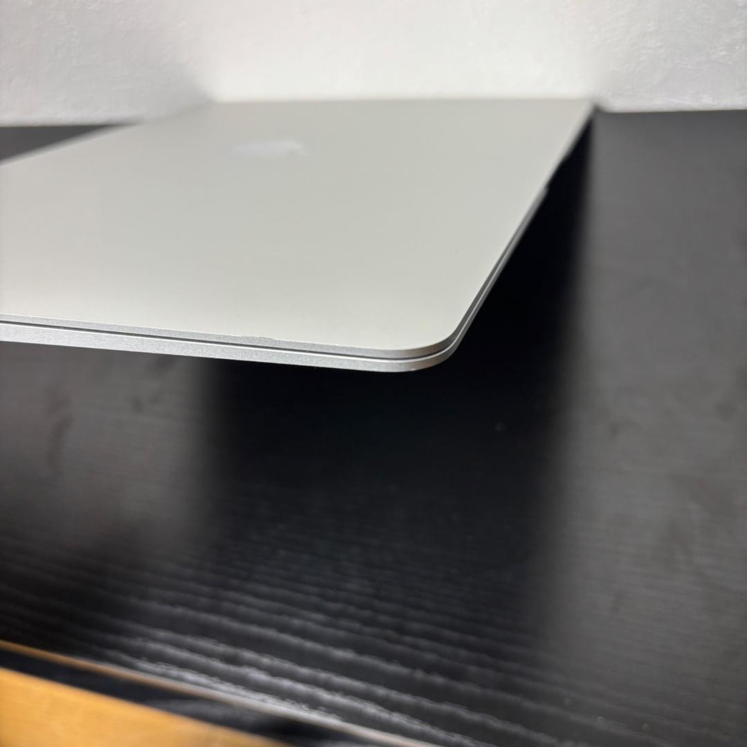 【美品】 MacBook Air 13インチ M1 2020年製 A2337
