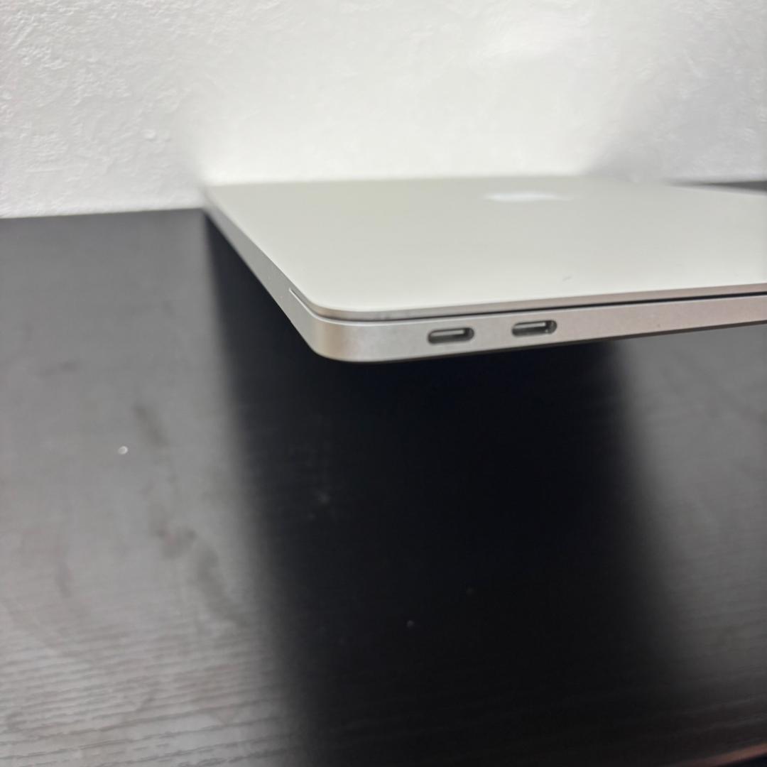 【美品】 MacBook Air 13インチ M1 2020年製 A2337
