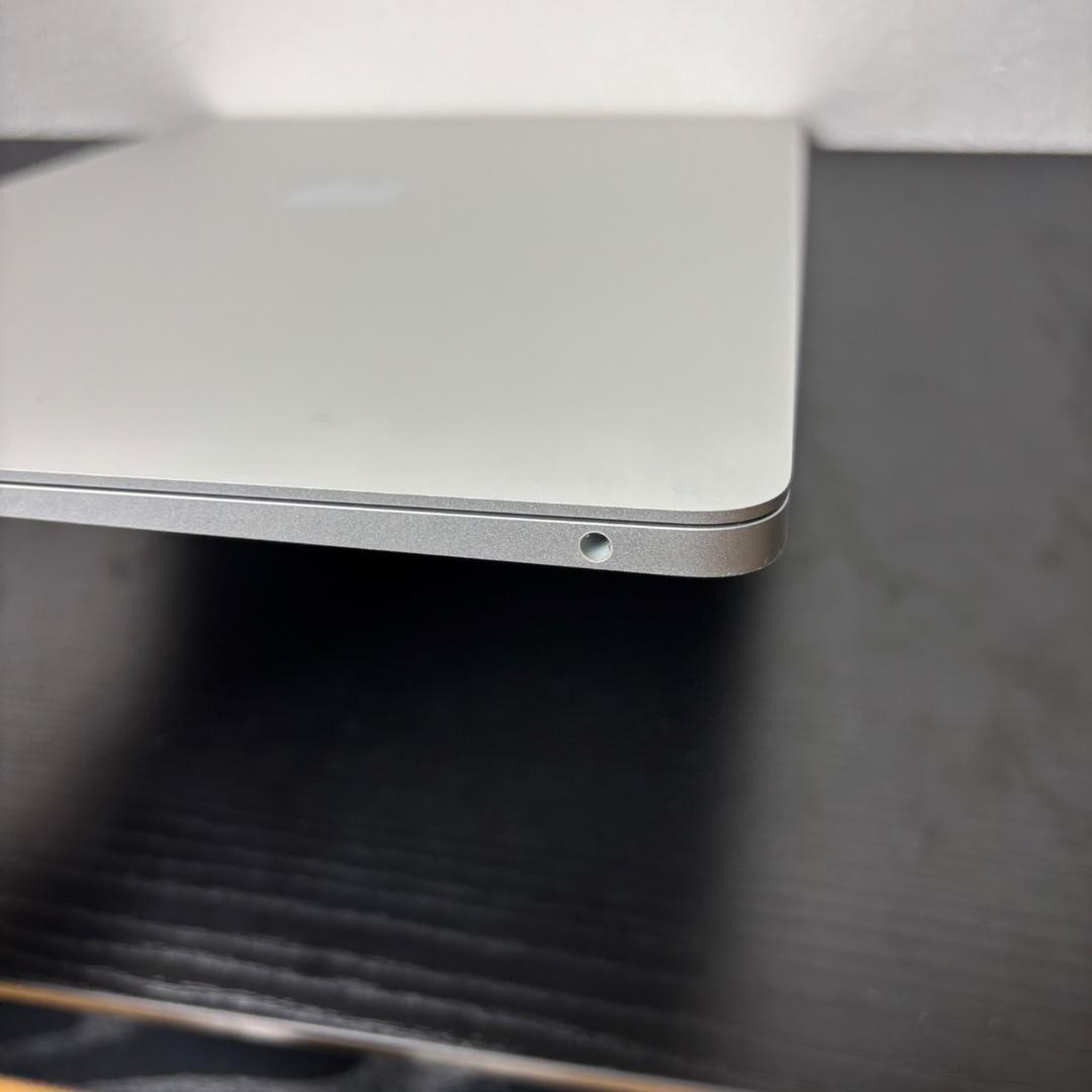 【美品】 MacBook Air 13インチ M1 2020年製 A2337