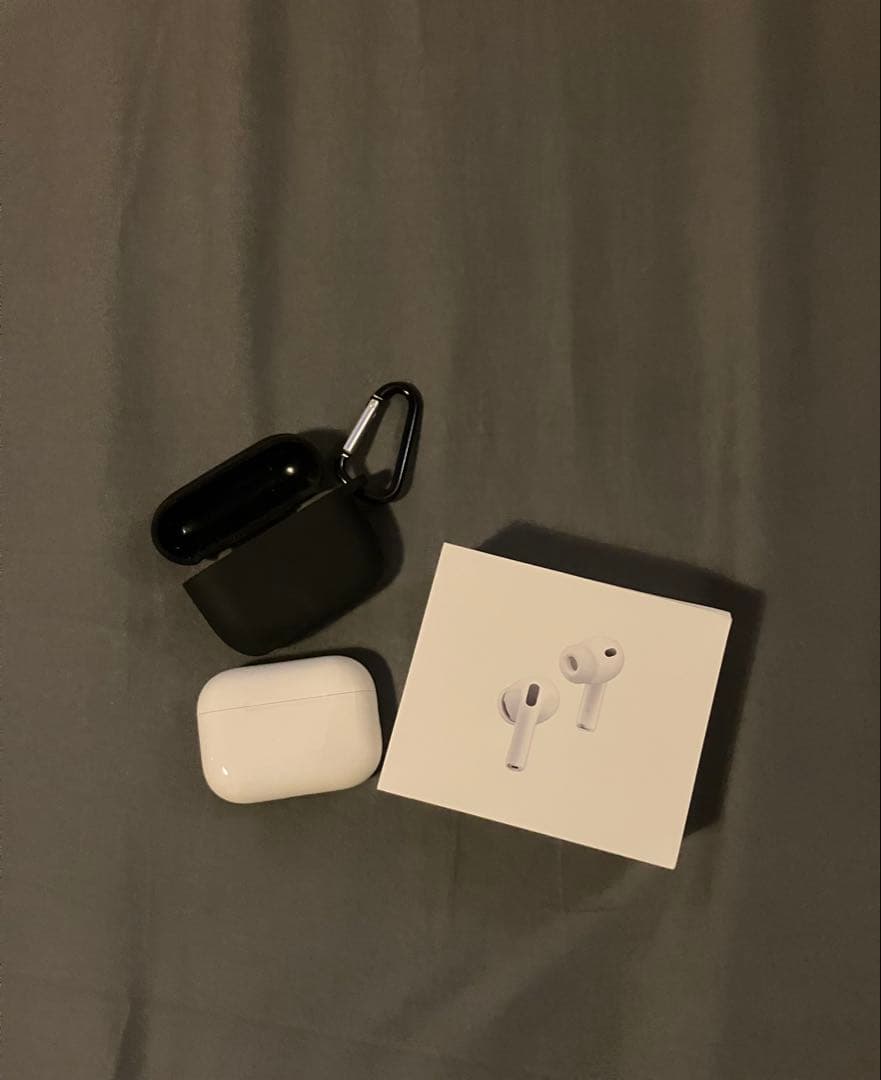 Apple AirPods Pro 3本体.箱、シリコンケース付き
