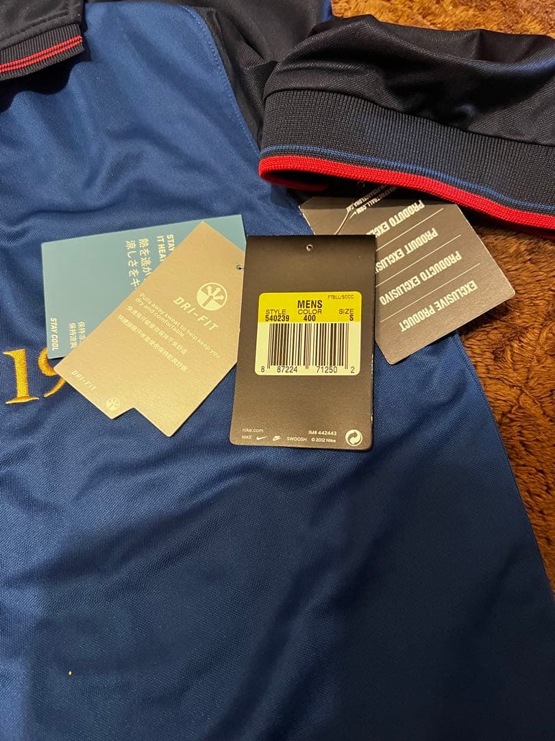 ＦＣバルセロナ　ユニフォーム　100周年復刻版　新品タグ付き　Sサイズ