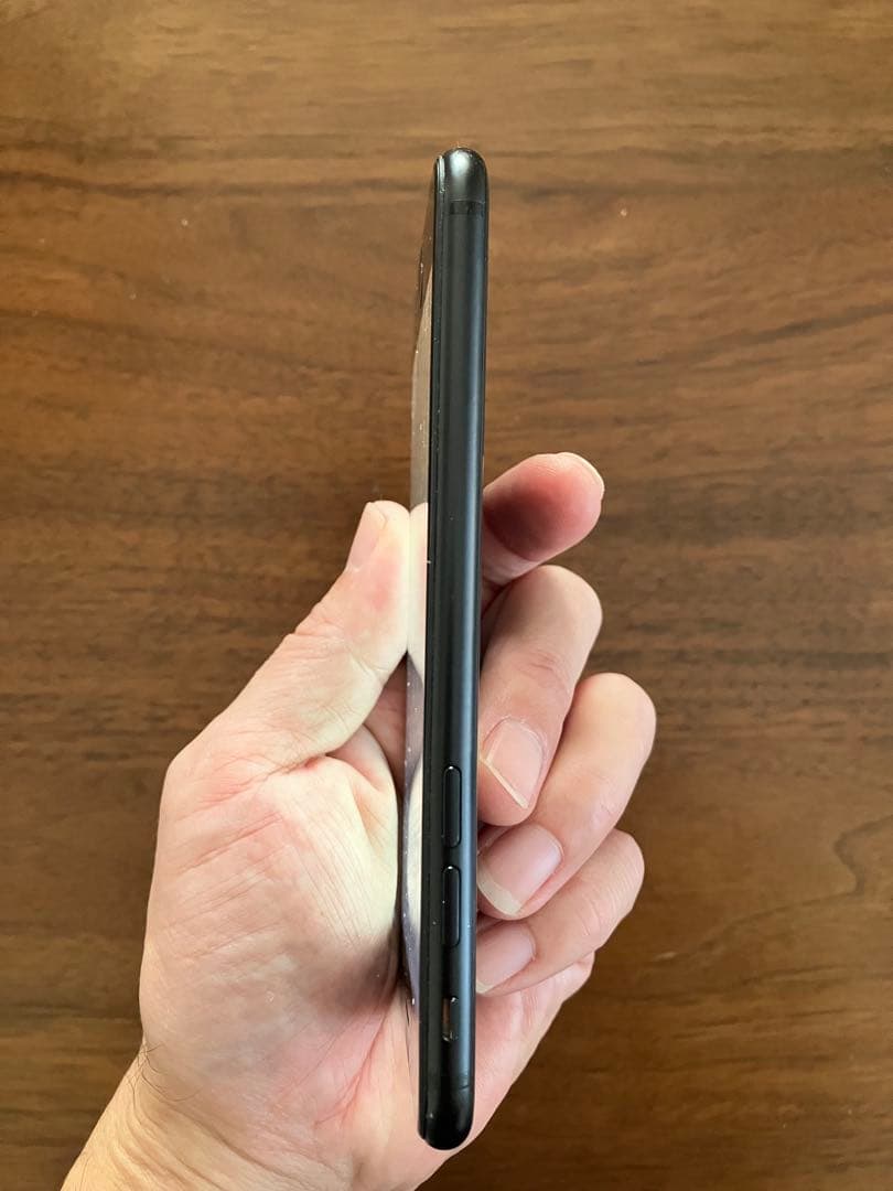 アップル　iPhone SE BLACK 128GB 第2世代