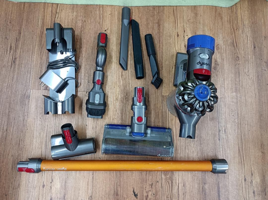 都《GLGCY》ダイソン　SV10　コードレスクリーナー　セット