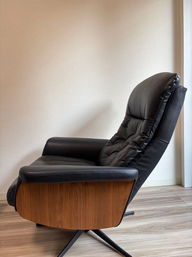 【えびカリ】黒の回転式1人掛けソファとオットマン