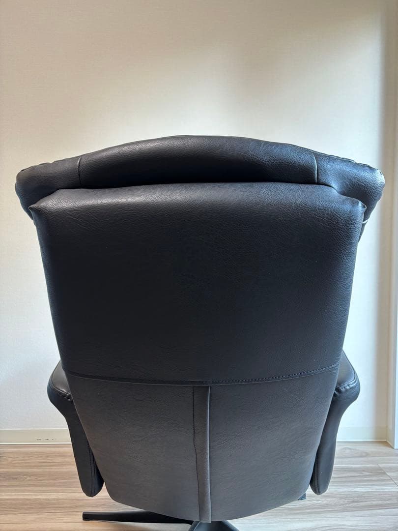 【えびカリ】黒の回転式1人掛けソファとオットマン