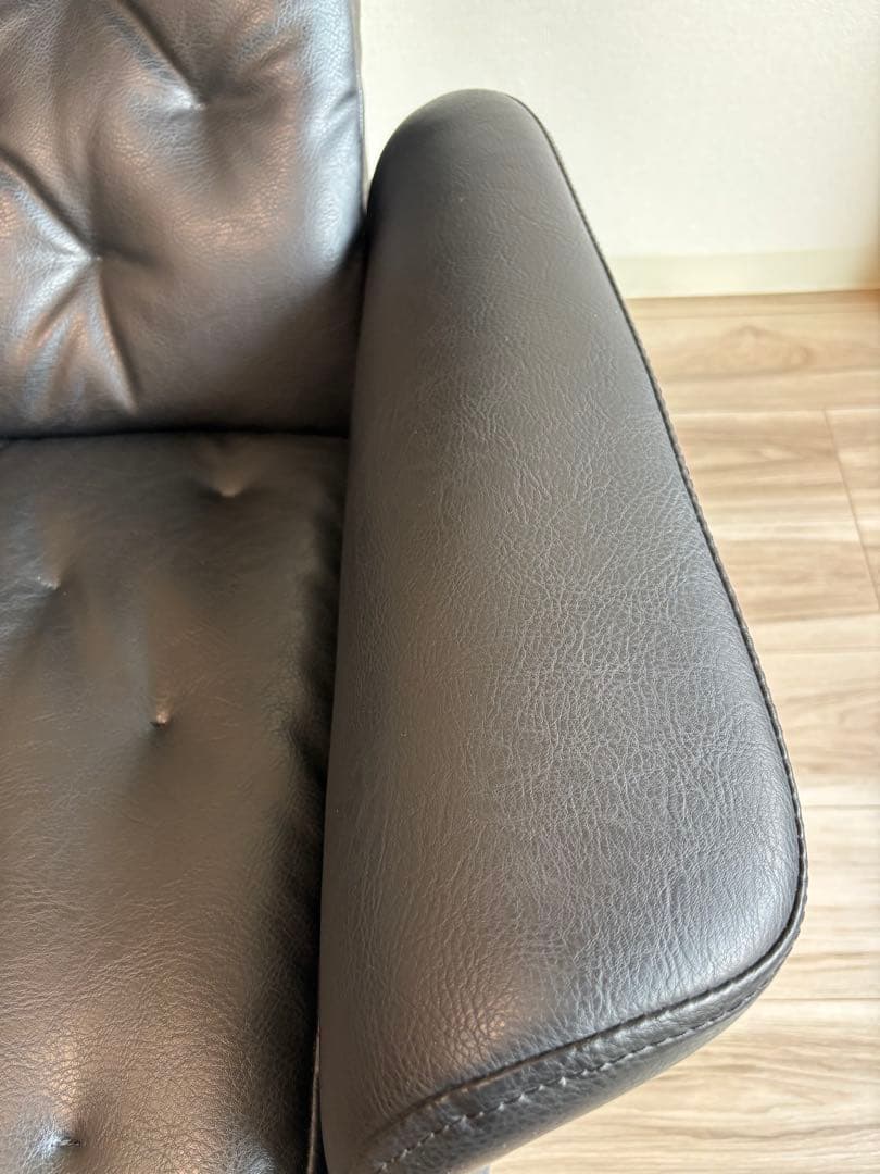 【えびカリ】黒の回転式1人掛けソファとオットマン