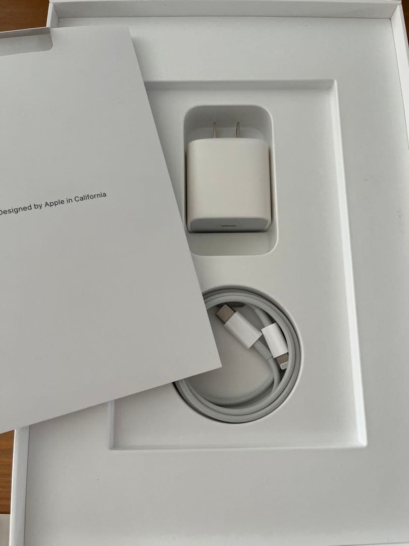 【最終値下】【美品】Apple iPad 第8世代 32GB Wi-Fiモデル