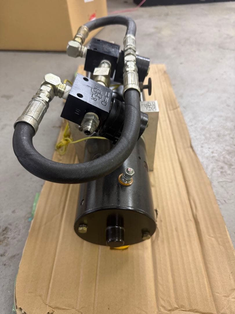 や*屋様 ハイドロポンプ　ローライダー インパラ　キャデラック　タウンカー