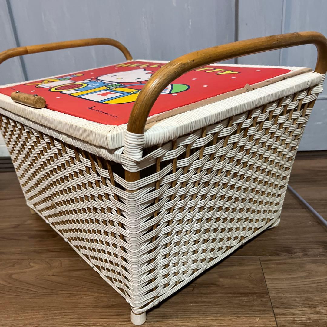 レトロ　ハローキティ　かご　バスケット　サンリオ　収納　籠　昭和　レア編み込み