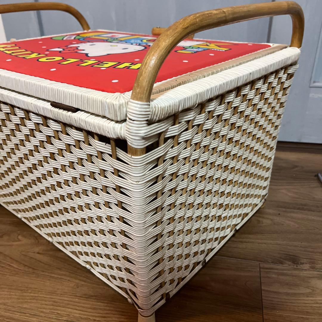 レトロ　ハローキティ　かご　バスケット　サンリオ　収納　籠　昭和　レア編み込み
