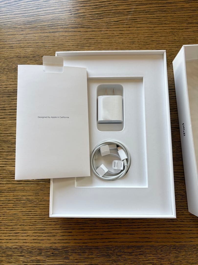 Apple iPad 8世代Wi-Fi 32GB 本体、スマートカバー付き