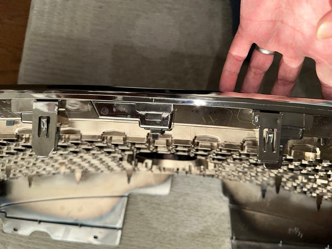 セレナオーテックC27純正前期ブラックソリッドメッシュグリル