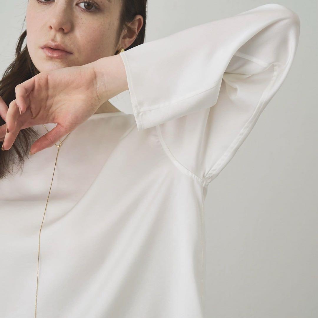 25日まで❗️ドローイングナンバーズ）新品未使用❗️サテンボートブラウス