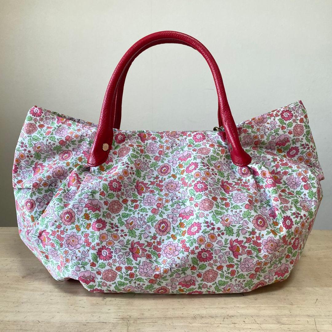 新品未使用　russet リバティ　花柄ミニトートバッグ　チャーム付き