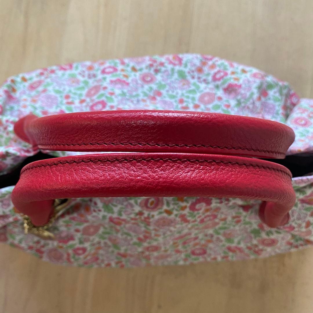 新品未使用　russet リバティ　花柄ミニトートバッグ　チャーム付き