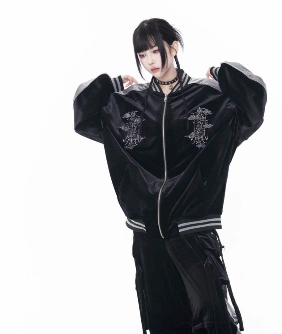 『REFLEM/レムレム』 ドラゴン刺繍ベロアスカジャン