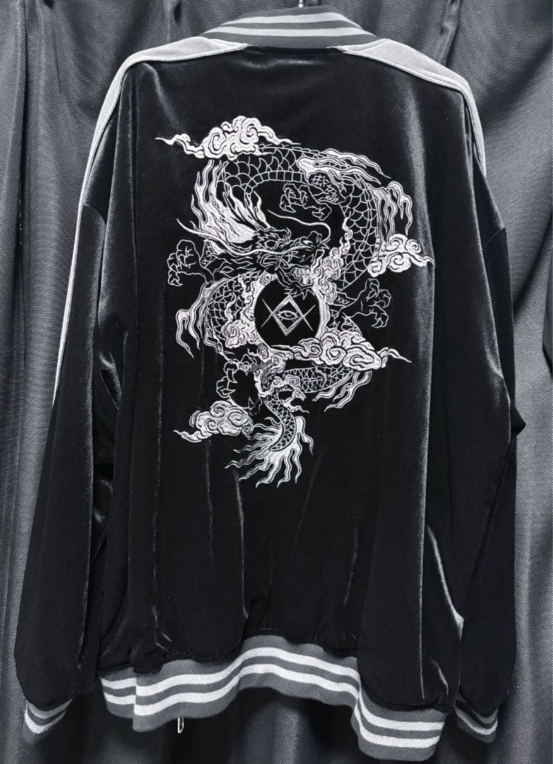 『REFLEM/レムレム』 ドラゴン刺繍ベロアスカジャン