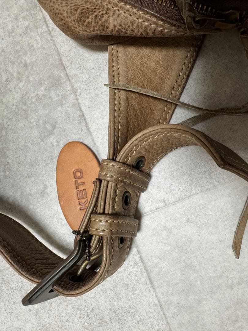 KETO ストマックショルダーバッグ ボディバッグ ベージュ