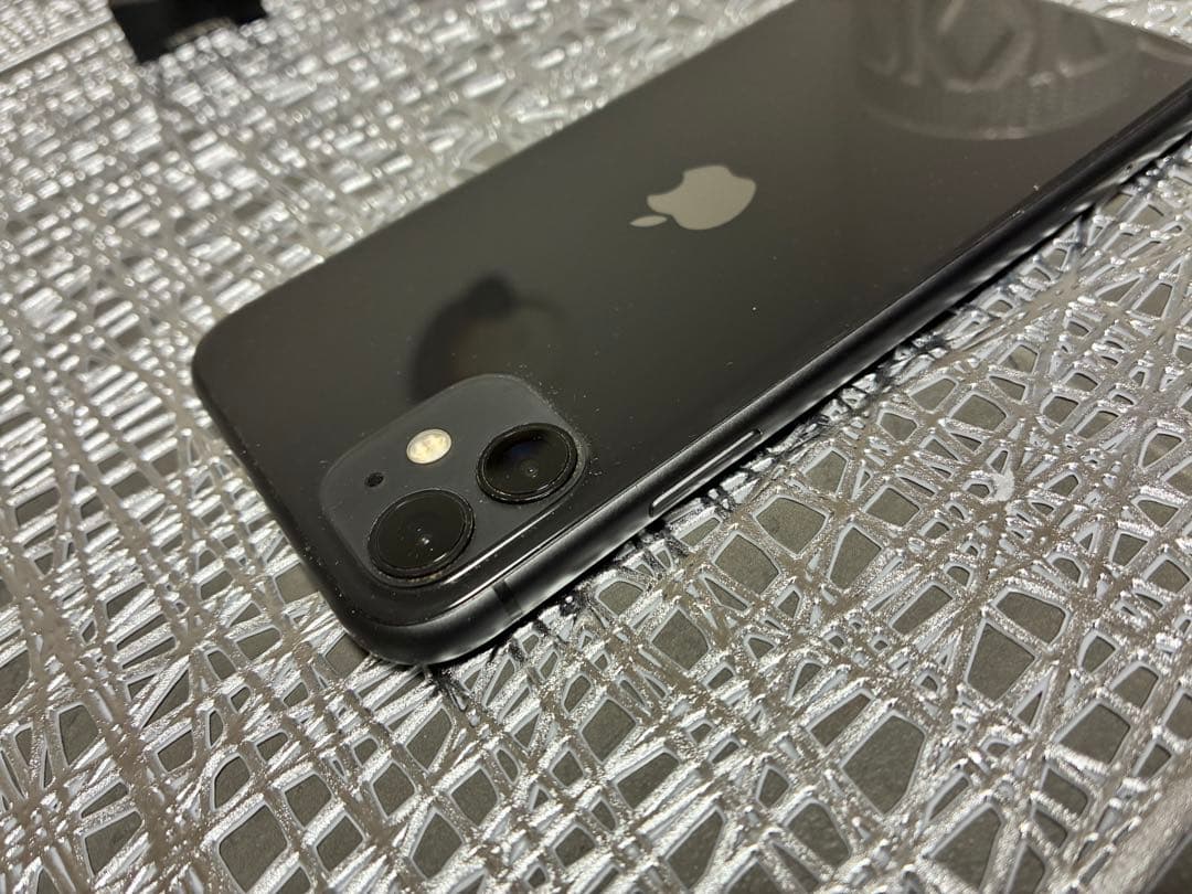 Apple iPhone 11 ブラック 画面にひびあり