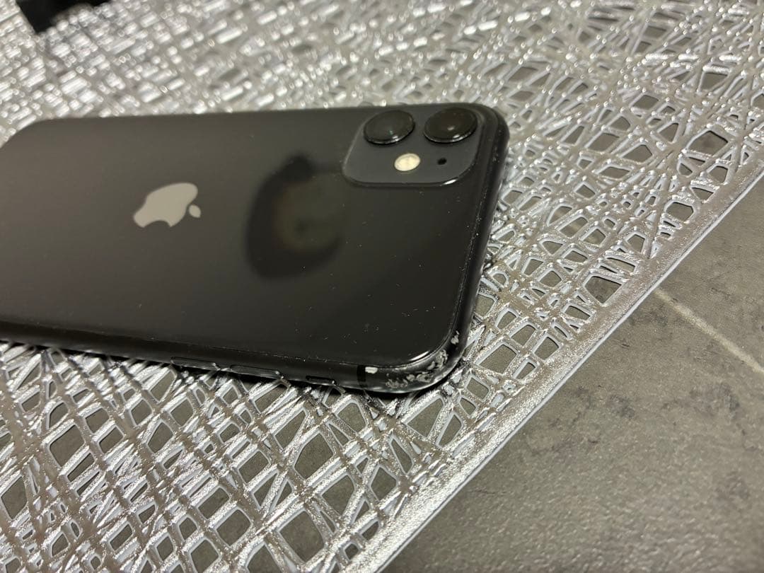 Apple iPhone 11 ブラック 画面にひびあり