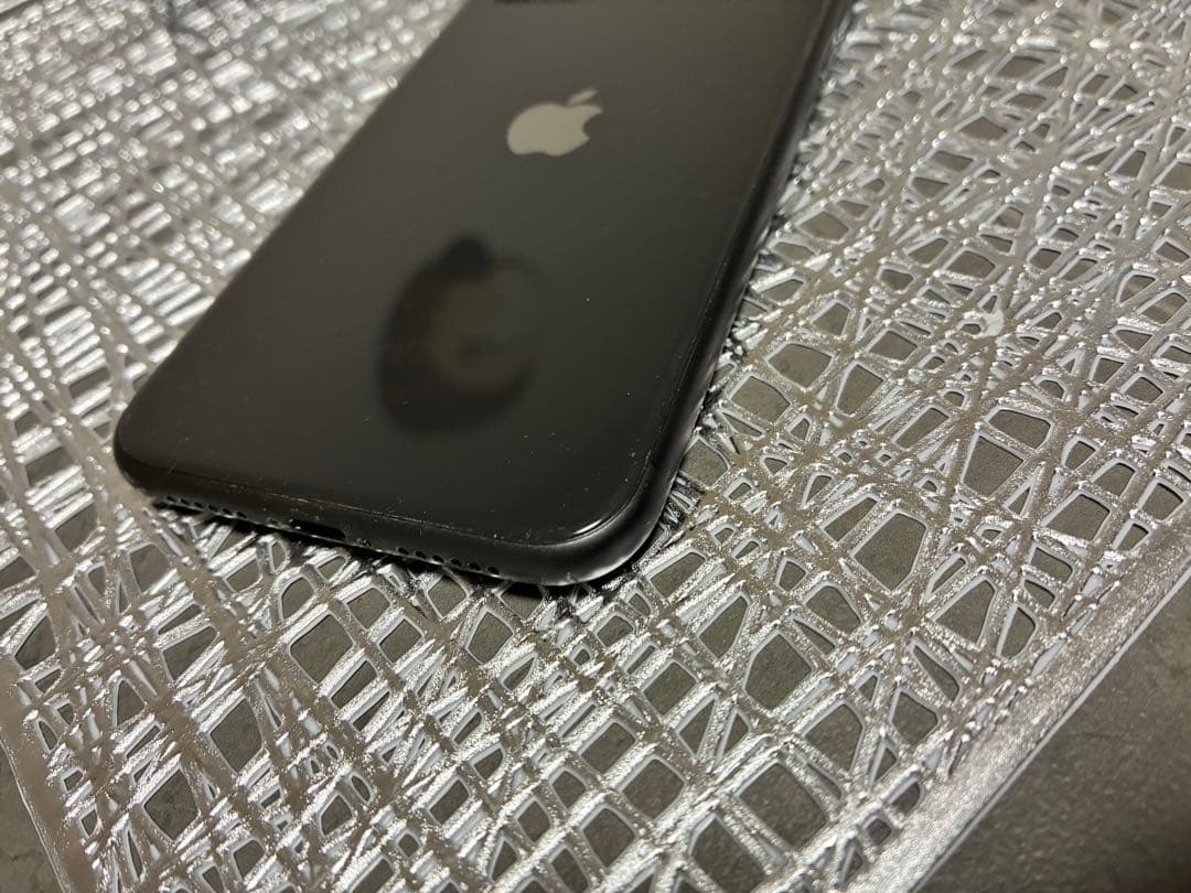 Apple iPhone 11 ブラック 画面にひびあり