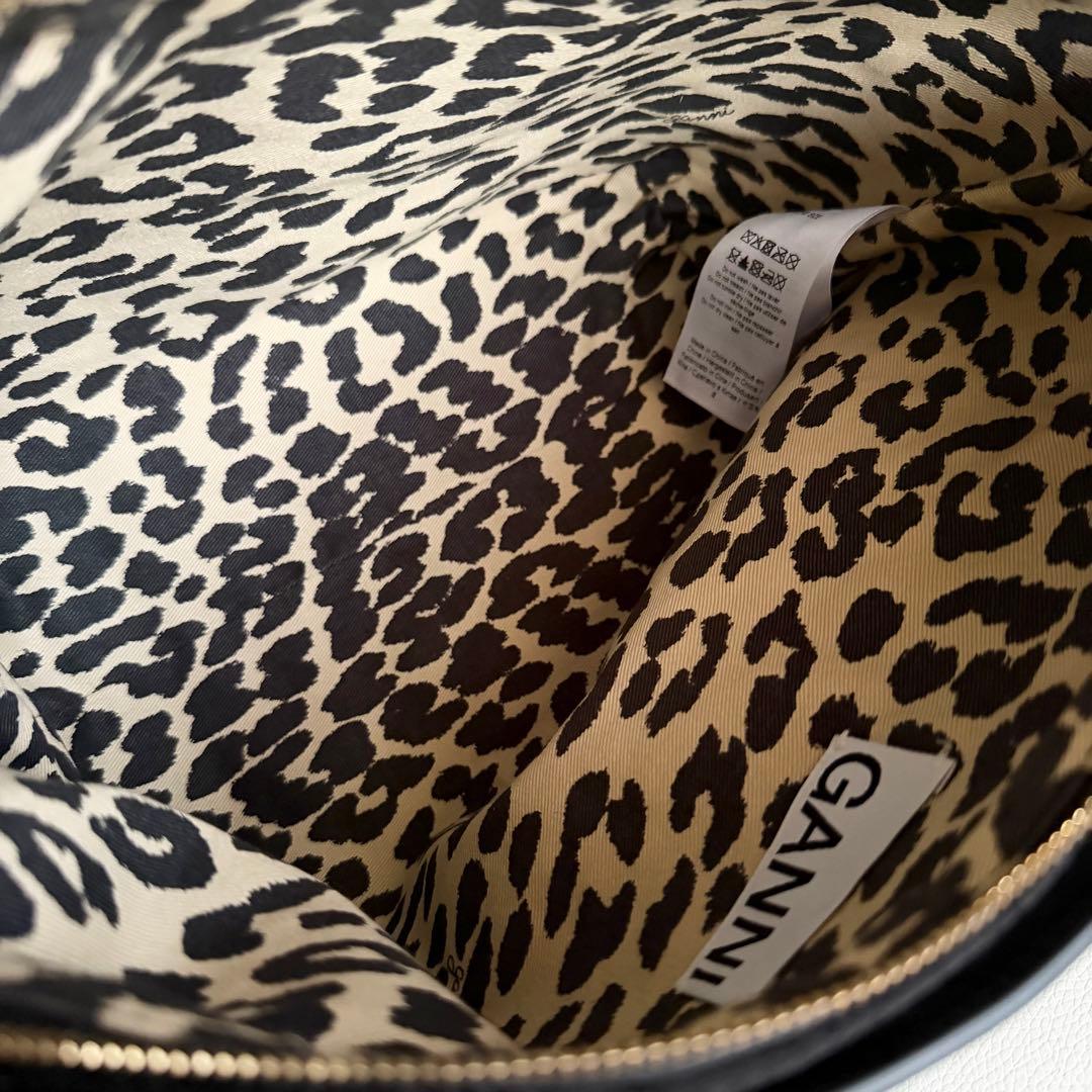 ◯ 【ガニー】キルティングショルダーバッグ 黒 軽量 ワンハンド サテン