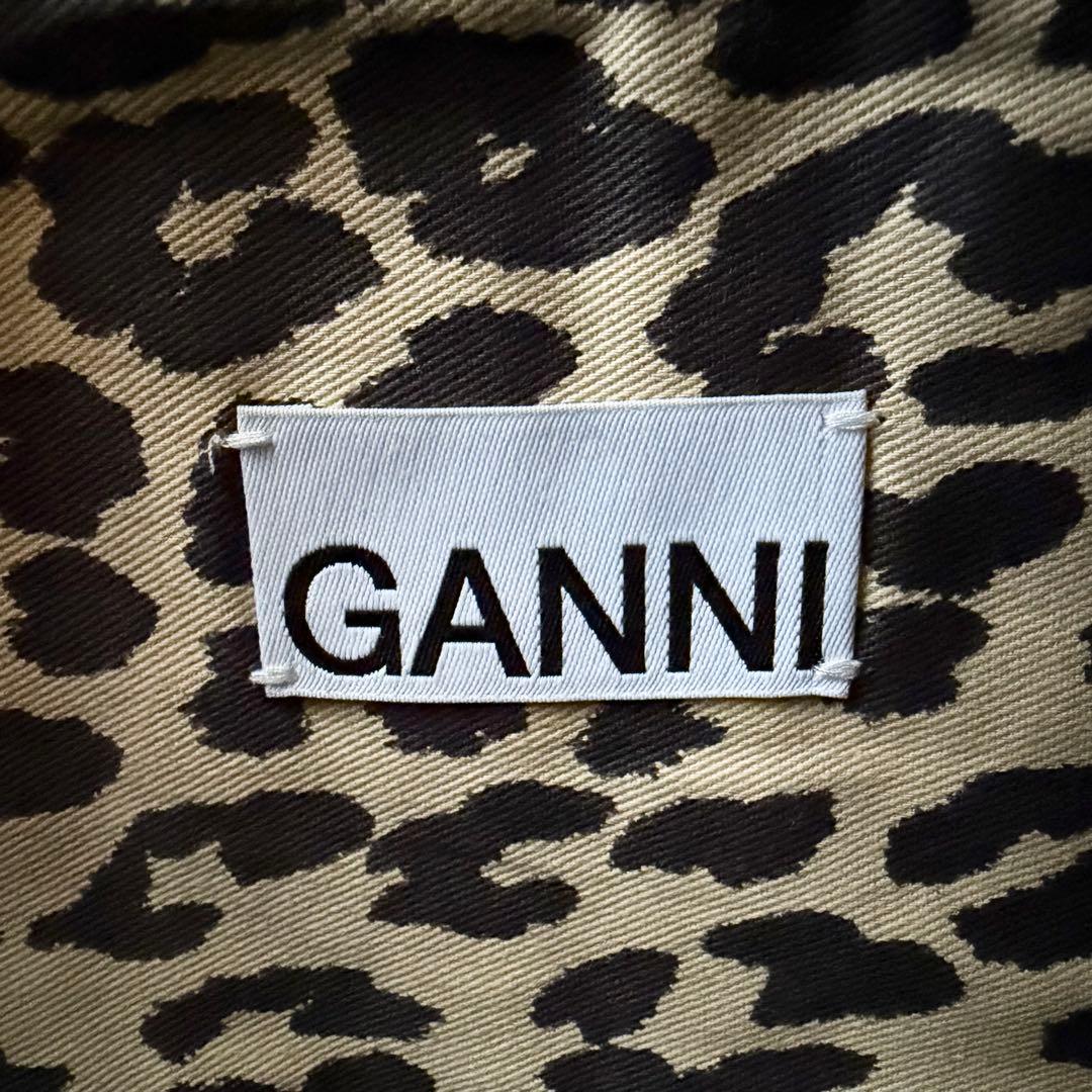 ◯ 【ガニー】キルティングショルダーバッグ 黒 軽量 ワンハンド サテン