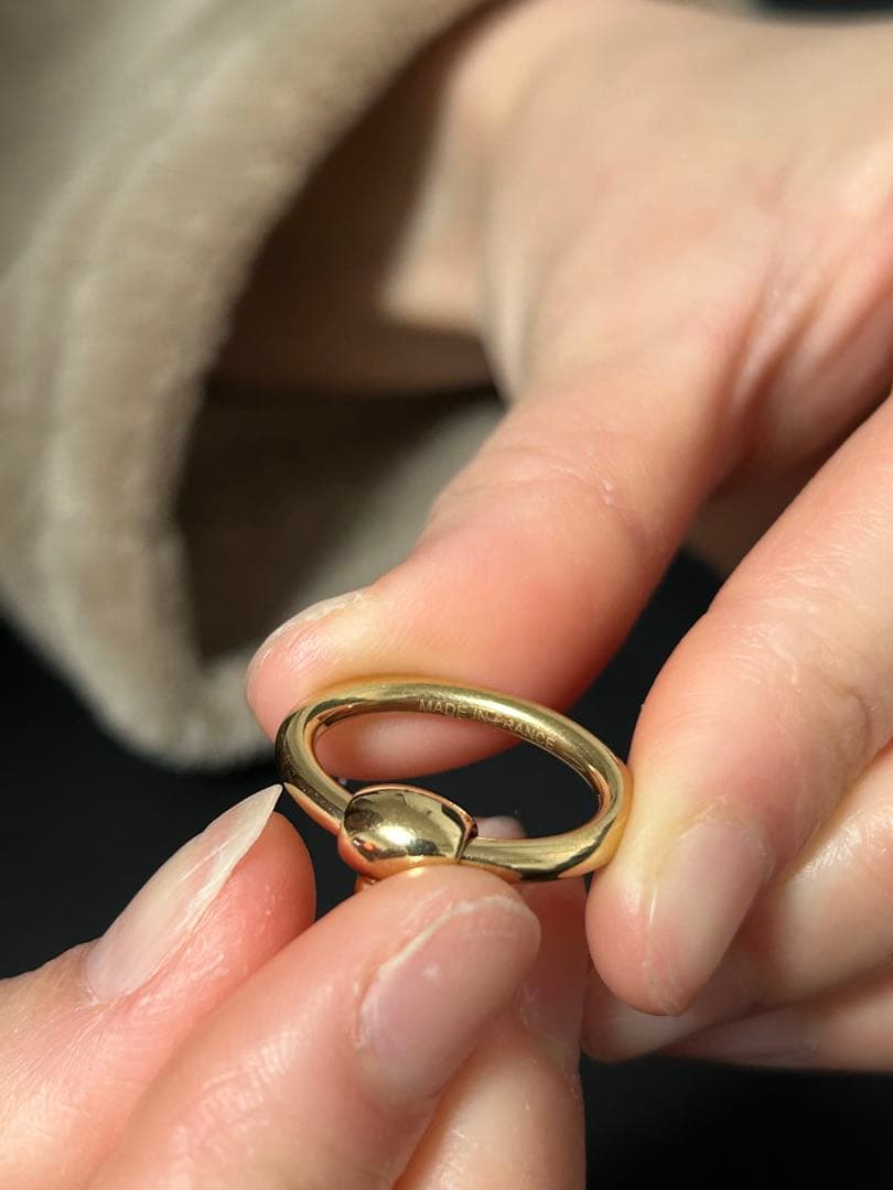 エルメスのキュリオジテ クレ Hチャーム ペンダントトップ（ゴールドカラー）