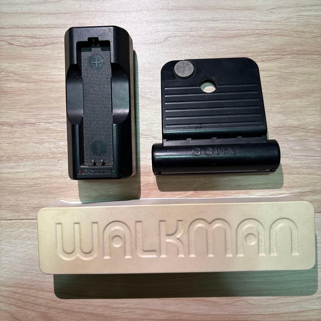 SONY WM-504 カセットプレーヤー 本体と付属品【ジャンク扱い】