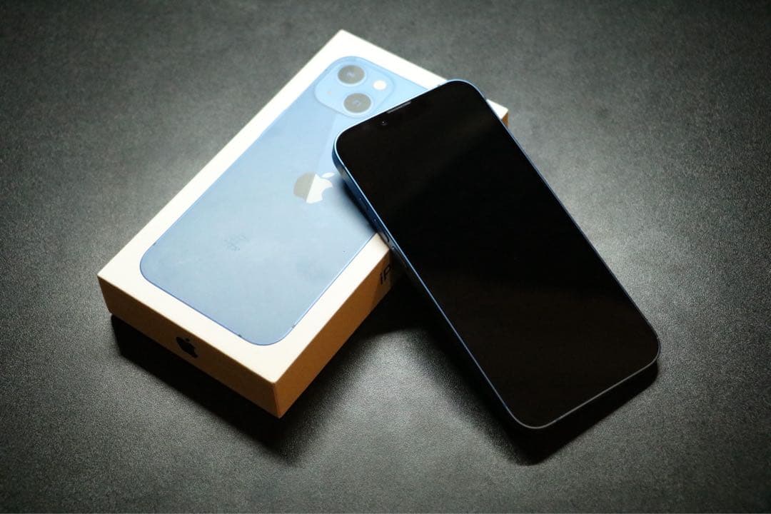 Apple iPhone 13 青色 本体　ケース付き　値下げ不可