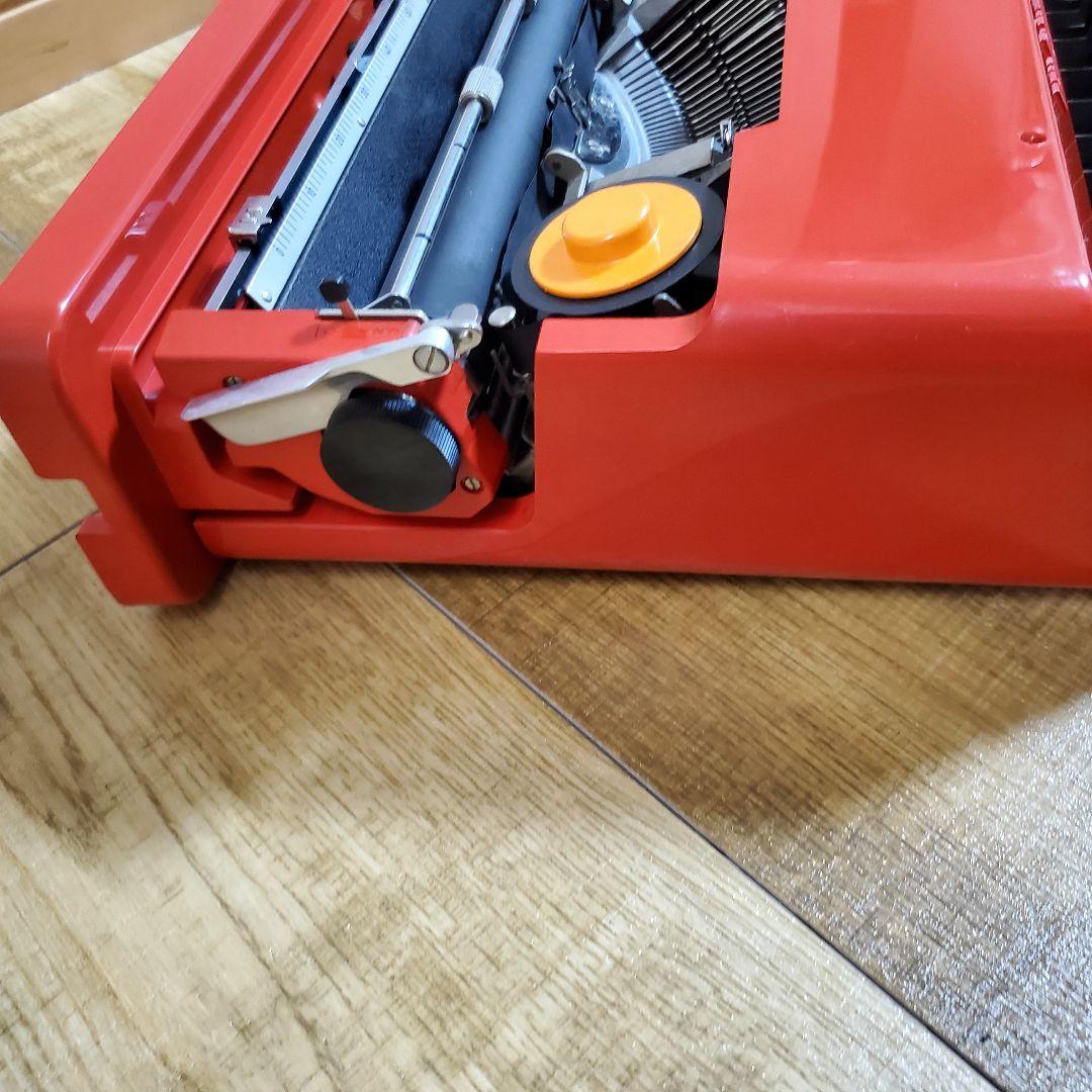 レトロ　Olivetti Valentine タイプライター ケース、説明書付き