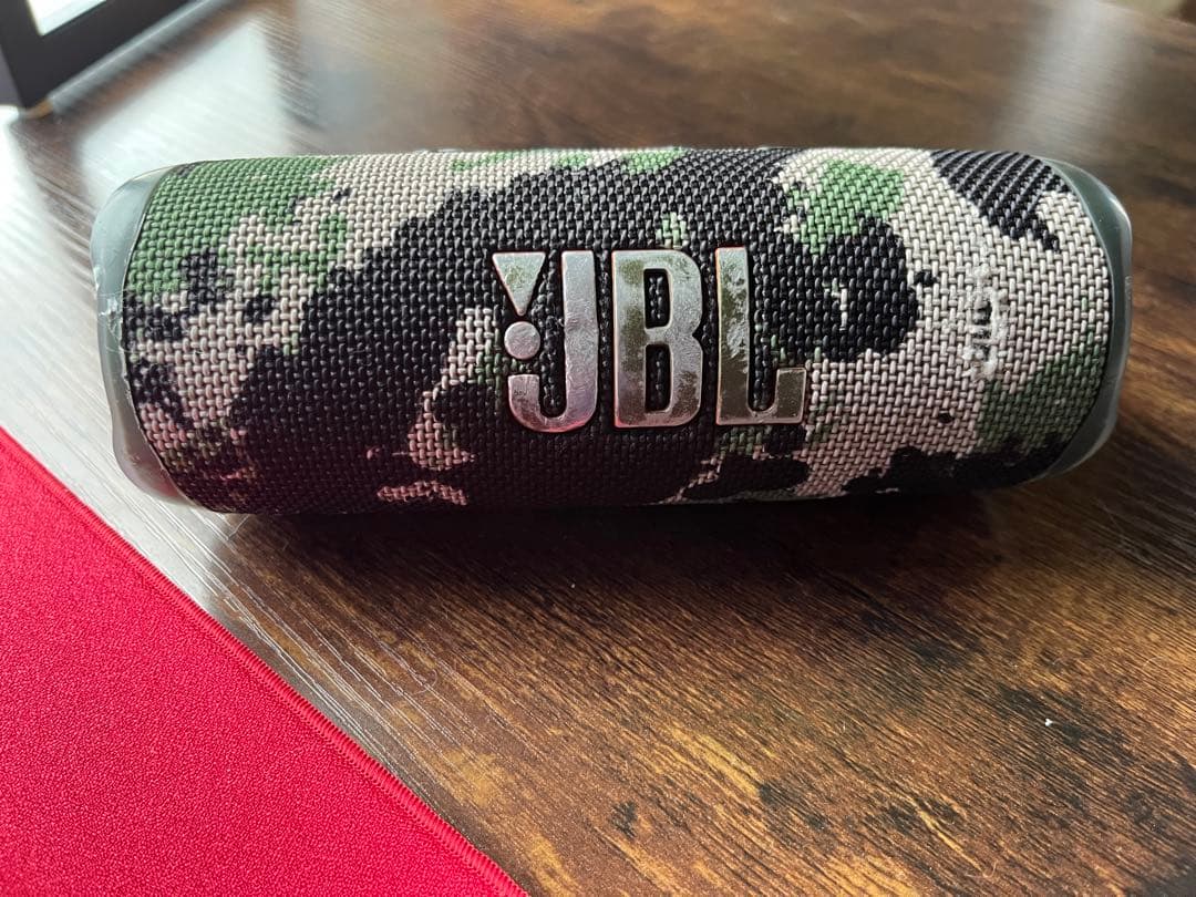 音質に問題なしJBL ワイヤレススピーカー 迷彩箱付き