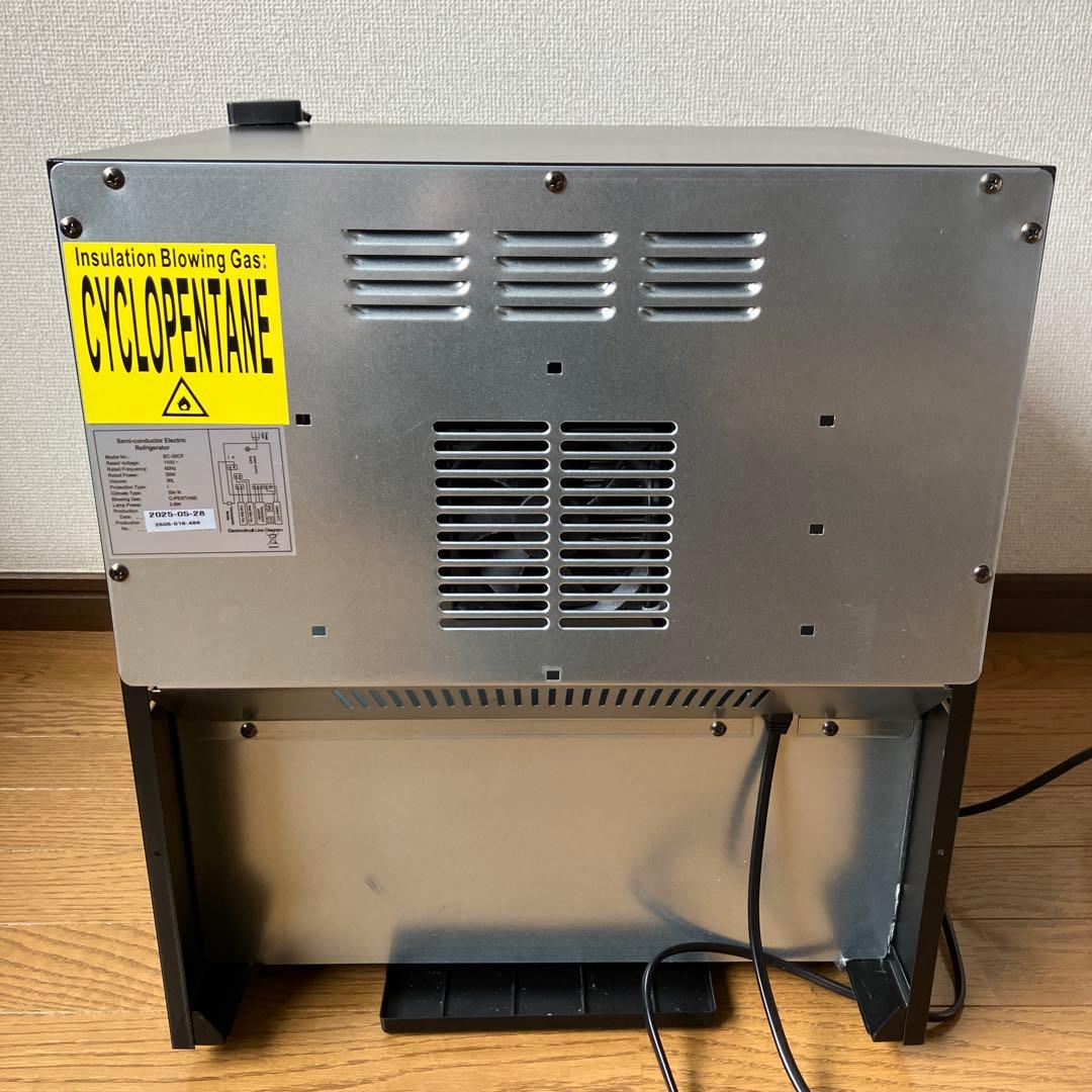 【未使用品】【リモコン付】LED内蔵ミニゲーミング冷蔵庫ALG-GMMFL30L