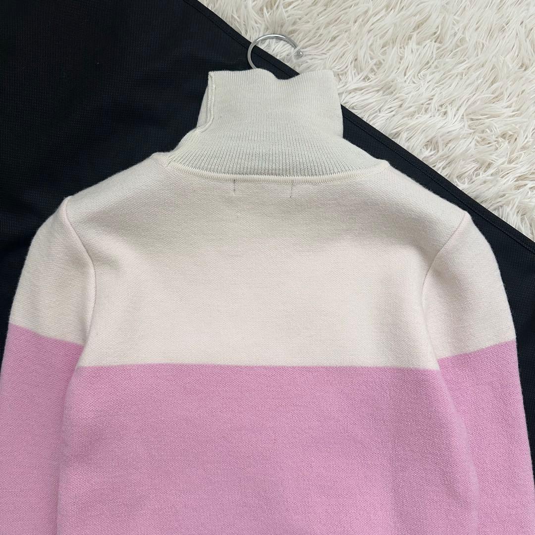 マークアンドロナ タートルネックニット スカルロゴ ピンク バイカラー S